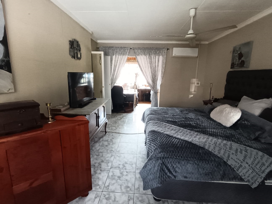 6 Bedroom Property for Sale in Cashan North West